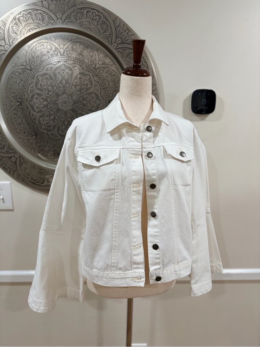 The EDIT white denim jacket with flare sleeves - Size Small